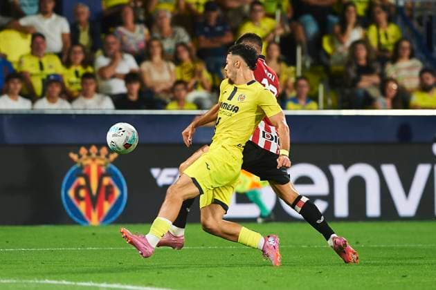 George Mikautadze (Villarreal CF) and Yuri Berchiche (Athletic Club) during the LaLiga EA Sports match between Villarreal CF and Athletic Club at Estadio de la Ceramica on September 27, 2025 in Villarreal, Spain. (Photo by Maria Jose Segovia DeFodi Images) George Mikautadze Villarreal CF and Yuri Berchiche Athletic Club during the LaLiga EA Sports match between Villarreal CF and Athletic Club at Estadio de la Ceramica on September 27, 2025 in Villarreal, Spain Photo by Maria Jose Segovia DeFodi Images