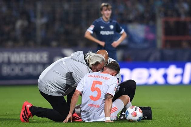 Soccer 2 Bundesliga 7 Matchday VfL Bochum Fortuna Düsseldorf on 27 09 2025 at Vonovia Ruhrstadion in Bochum Moritz Heyer Düsseldorf injured on the ground DFL regulations prohibit any use of photographs as image sequences and or quasi video xRx