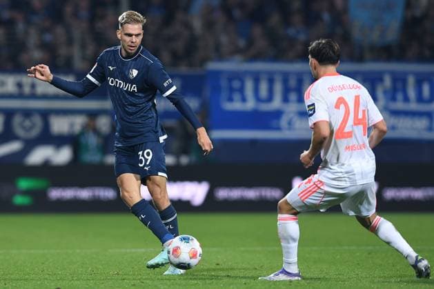 Soccer 2 Bundesliga 7 Matchday VfL Bochum Fortuna Düsseldorf on 27 09 2025 at Vonovia Ruhrstadion in Bochum Leandro Morgalla Bochum , left Florent Muslija Düsseldorf , right DFL regulations prohibit any use of photographs as image sequences and or quasi video xRx