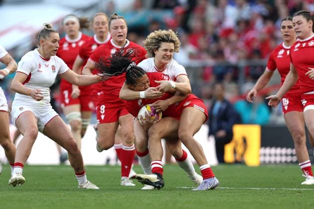 WRWC-Finale 27. September 2025, London Finale der Frauen-Rugby-Weltmeisterschaft Kanada gegen England Frauen Ellie Kildunne aus England greift Asia Hogan Rochester aus Kanada an Foto Charlotte Wilson Abseits London UK  Copyright: xCharlottexWilsonx xOffsidexOffside
