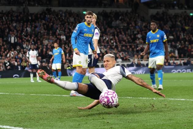 Tottenham Hotspur gegen Wolverhampton Wanderers 27. September 2025 London Premier League Fußball Tottenham Hotspur gegen Wolverhampton Wanderers Richarlison von Tottenham Hotspur verfehlt den Ball vor dem Tor nur knapp Foto von Mark Leech London UK  Copyright: xMarkxLeechxOffside