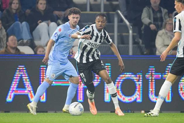 2025-09-27 Heracles Almelo v Sparta Rotterdam - Dutch Eredivisie ALMELO, NETHERLANDS - SEPTEMBER 27: Mitchell van Bergen of Sparta Rotterdam, Lorenzo Milani of Heracles Almelo during the Dutch Eredivisie match between Heracles Almelo and Sparta Rotterdam at Asito Stadium on September 27, 2025 in Almelo, Netherlands. Almelo Asito Stadium Netherlands Content not available for redistribution in The Netherlands directly or indirectly through any third parties. Copyright: xDennisxBresserx