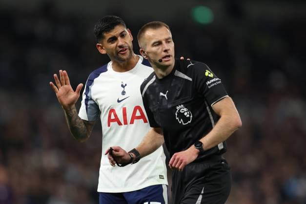 London, England, 27th September 2025. Cristian Romero of Tottenham Hotspur appeals to referee Michael Salistbury during the Tottenham Hotspur vs Wolverhampton Wanderers Premier League match at the Tottenham Hotspur Stadium, London. Picture credit should read: Paul Terry Sportimage EDITORIAL USE ONLY. No use with unauthorised audio, video, data, fixture lists, club league logos or live services. Online in-match use limited to 120 images, no video emulation. No use in betting, games or single club league player publications. SPI_017_PT_Tottenham_Wolves SPI-4168-0017