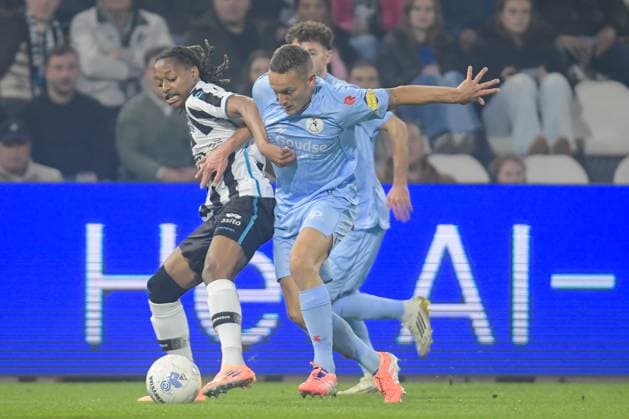 2025-09-27 Heracles Almelo v Sparta Rotterdam - Dutch Eredivisie ALMELO, NETHERLANDS - SEPTEMBER 27: Lorenzo Milani of Heracles Almelo, Jens Toornstra of Sparta Rotterdam during the Dutch Eredivisie match between Heracles Almelo and Sparta Rotterdam at Asito Stadium on September 27, 2025 in Almelo, Netherlands. Almelo Asito Stadium Netherlands Content not available for redistribution in The Netherlands directly or indirectly through any third parties. Copyright: xDennisxBresserx