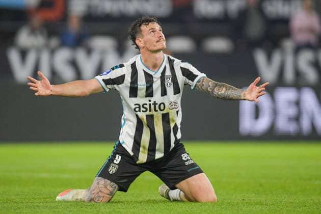 2025-09-27 Heracles Almelo v Sparta Rotterdam - Dutch Eredivisie ALMELO, NETHERLANDS - SEPTEMBER 27: Jizz Hornkamp of Heracles Almelo during the Dutch Eredivisie match between Heracles Almelo and Sparta Rotterdam at Asito Stadium on September 27, 2025 in Almelo, Netherlands. Almelo Asito Stadium Netherlands Content not available for redistribution in The Netherlands directly or indirectly through any third parties. Copyright: xDennisxBresserx