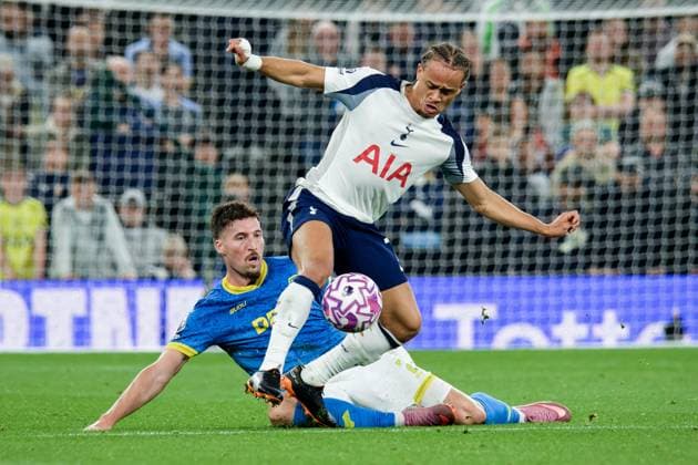 London, England, September 27 2025: Xavi Simons (7 Tottenham Hotspur) and Matt Doherty (2 Wolverhampton Wanderers) in action during the Premier League game between Tottenham Hotspur and Wolverhampton Wanderers at Tottenham Hotspur Stadium in London, England. (Photo by Pedro Porru Sports Press Photo SPP) Copyright: xPedroxPorrux xSPPx Sportspressphoto_SPR33522