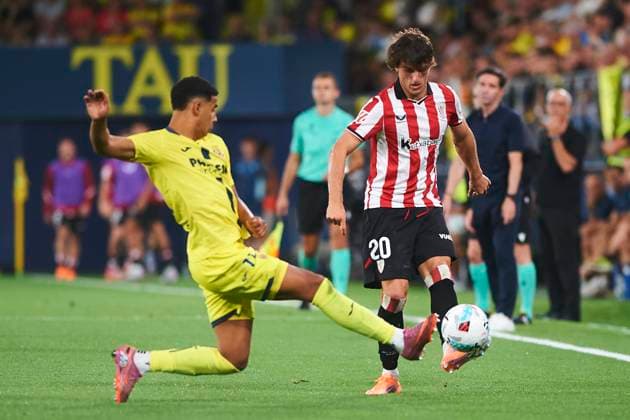 Santiago Mourino (Villarreal CF) and Unai Gomez (Athletic Club) during the LaLiga EA Sports match between Villarreal CF and Athletic Club at Estadio de la Ceramica on September 27, 2025 in Villarreal, Spain. (Photo by Maria Jose Segovia DeFodi Images) Santiago Mourino Villarreal CF and Unai Gomez Athletic Club during the LaLiga EA Sports match between Villarreal CF and Athletic Club at Estadio de la Ceramica on September 27, 2025 in Villarreal, Spain Photo by Maria Jose Segovia DeFodi Images