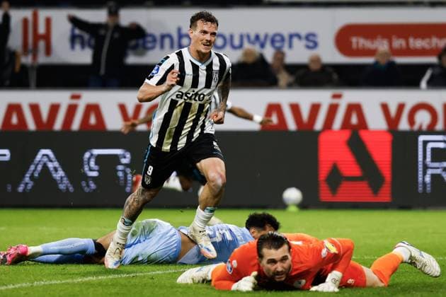 ALMELO - Jizz Hornkamp of Heracles Almelo celebrates after scoring the 1-0 goal during the Dutch Eredivisie match between Heracles Almelo and Sparta Rotterdam at the Erve Asito Stadium on September 27, 2025, in Almelo, Netherlands. ANP VINCENT JANNINK Eredivisie 2025 26 xVIxANPxSportx xxANPxIVx 537653289 originalFilename: 537653289.jpg