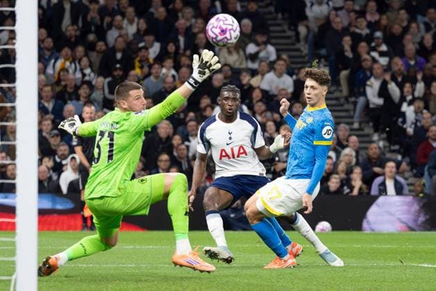 27th September 2025; Tottenham Hotspur Stadium, London, England; Premier League Football, Tottenham Hotspur versus Wolverhampton Wanderers; Tottenham score but ruled off-side by Mohammed Kudus of Tottenham Hotspur scores and disallowed  IanxStephen
