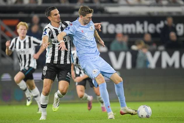 2025-09-27 Heracles Almelo v Sparta Rotterdam - Dutch Eredivisie ALMELO, NETHERLANDS - SEPTEMBER 27: Alec van Hoorenbeeck of Heracles Almelo, Tobias Lauritsen of Sparta Rotterdam during the Dutch Eredivisie match between Heracles Almelo and Sparta Rotterdam at Asito Stadium on September 27, 2025 in Almelo, Netherlands. Almelo Asito Stadium Netherlands Content not available for redistribution in The Netherlands directly or indirectly through any third parties. Copyright: xDennisxBresserx