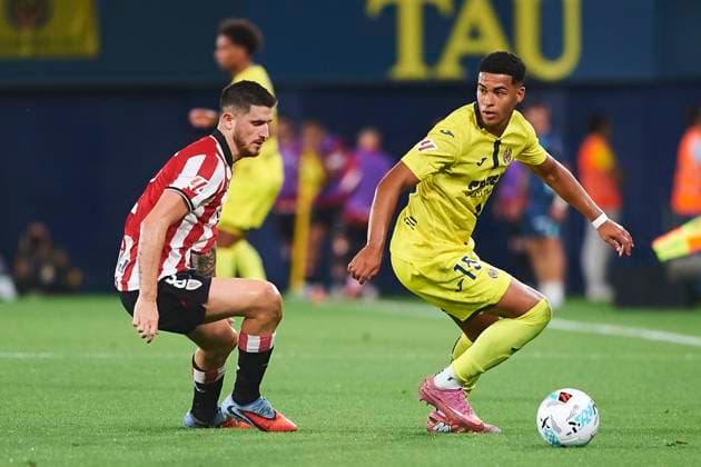 Santiago Mourino (Villarreal CF) and Oihan Sancet (Athletic Club) during the LaLiga EA Sports match between Villarreal CF and Athletic Club at Estadio de la Ceramica on September 27, 2025 in Villarreal, Spain. (Photo by Maria Jose Segovia DeFodi Images) Santiago Mourino Villarreal CF and Oihan Sancet Athletic Club during the LaLiga EA Sports match between Villarreal CF and Athletic Club at Estadio de la Ceramica on September 27, 2025 in Villarreal, Spain Photo by Maria Jose Segovia DeFodi Images