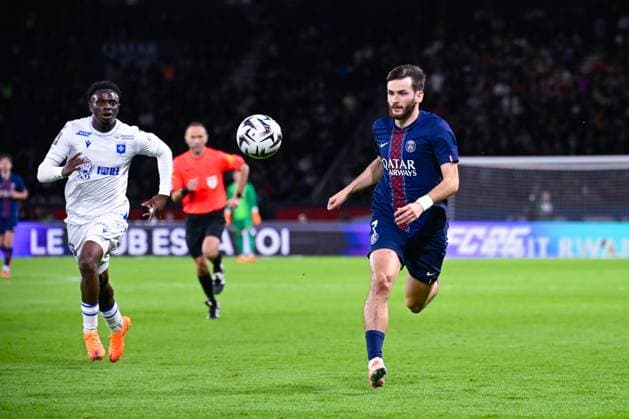 FOOTBALL : PSG vs Auxerre - Ligue1 - 27 09 2025 Khvicha Kvaratskhelia ( 7 - PSG ) during the Ligue 1 match between Paris Saint Germain and AJ Auxerre at Parc Des Princes on September 27 , 2025 in Paris, France. ( Photo by Federico Pestelini PsnewZ ) - ParisFrance  Copyright: xFedericoxPestelinix