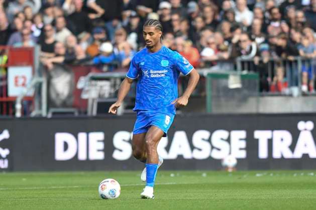 GER 1 FBL, FC St Pauli vs Bayer 04 Leverkusen 27 09 2025, Millerntorstadion, Hamburg, GER 1 FBL, FC St Pauli vs Bayer 04 Leverkusen in picture single action landscape format Loic Bade Leverkusen 05 nordphotoxGmbH xWitke nph00002