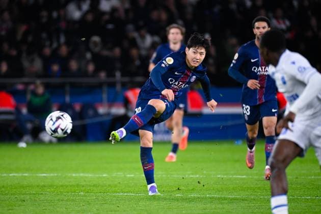 FOOTBALL : PSG vs Auxerre - Ligue1 - 27 09 2025 Lee Kang In ( 19 - PSG ) during the Ligue 1 match between Paris Saint Germain and AJ Auxerre at Parc Des Princes on September 27 , 2025 in Paris, France. ( Photo by Federico Pestelini PsnewZ ) - ParisFrance  Copyright: xFedericoxPestelinix