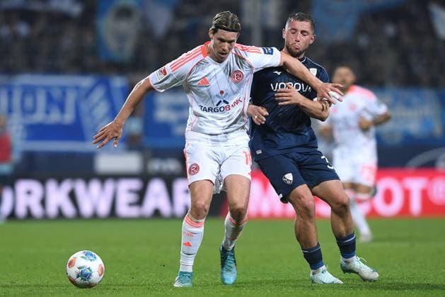 Soccer 2 Bundesliga 7 Matchday VfL Bochum Fortuna Düsseldorf on 27 09 2025 at Vonovia Ruhrstadion in Bochum Cedric Itten Düsseldorf , left Maximilian Wittek Bochum , right DFL regulations prohibit any use of photographs as image sequences and or quasi video xRx