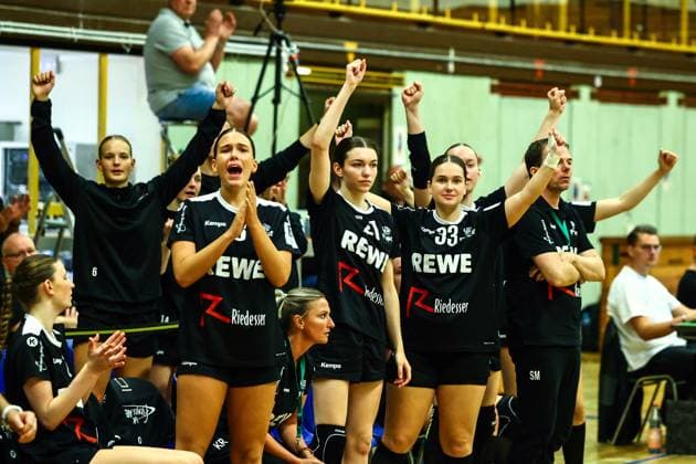Handball I Women I Season 2025 2026 I 3 Liga Nord I 3 Matchday I SV Henstedt Ulzburg TV Hannover Badenstedt I 27 09 2025 Cheers at SV Henstedt Ulzburg Copyright: xLobeca RalfxHomburgx