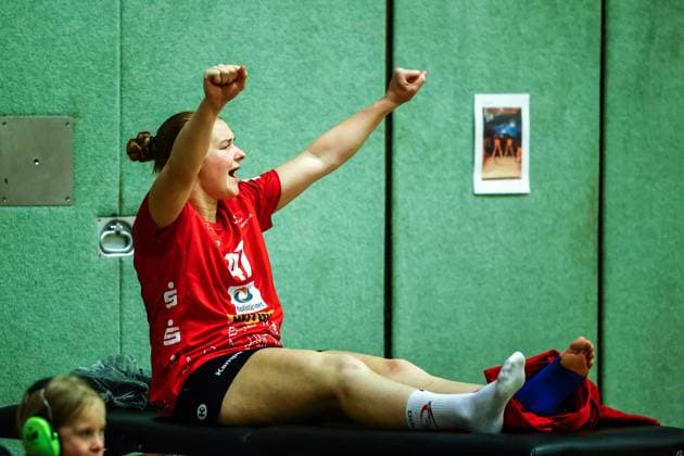 Handball I Women I Season 2025 2026 I 3 Liga Nord I 3 Matchday I SV Henstedt Ulzburg TV Hannover Badenstedt I 27 09 2025 Pia Döpke 47, TV Hannover Badenstedt cheers injured Copyright: xLobeca RalfxHomburgx