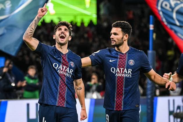 September 27, 2025, Paris, France, France: Lucas BERALDO of PSG celebrate his goal with Goncalo RAMOS of PSG during the Ligue 1 match between Paris Saint-Germain (PSG) and AJ Auxerre at Parc des Princes Stadium on September 27, 2025 in Paris, France. Paris France - ZUMAm308 20250927_zsp_m308_027 Copyright: xMatthieuxMirvillex