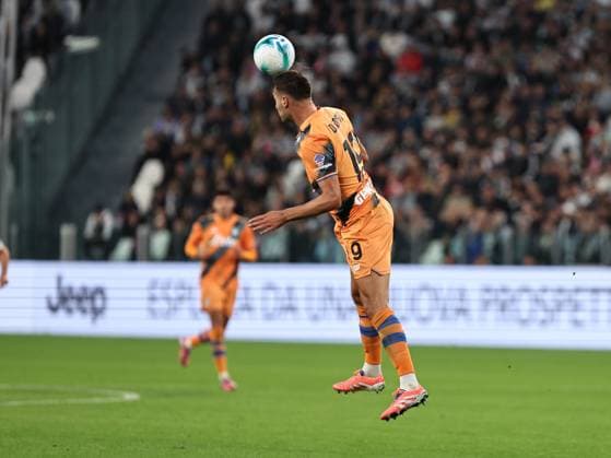 Juventus FC v Atalanta BC - Serie A Berat Djimsiti participates in the Serie A 2025-2026 match between Juventus and Atalanta in Torino, Italy, on September 27, 2025. Torino ITA Italy  Copyright: xLorisxRosellix originalFilename:roselli-juventus250927_npoT5.jpg