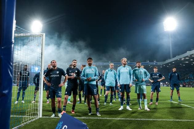 27 09 2025, 2 Bundesliga, Matchday 7, VfL Bochum 1848 Fortuna Düsseldorf, The players of VfL Bochum go into the fan curve and are booed, Bochum Vonovia Ruhrstadion NRW Germany xRHR PHOTO DEx Copyright: DennisxEwert RHR-FOTOx RHR-FOTO DE