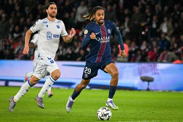Ligue 1 PSG vs AJ Auxerre - FA Paris Saint-Germain’s forward Bradley Barcola runs with the ball during the French L1 football match between Paris Saint-Germain and AJ Auxerre at the Parc des Princes stadium in Paris on September 27, 2025. Photo by Firas Abdullah ABACAPRESS.COM Paris Île-de-France France  Copyright: xAbdullahxFiras ABACAx