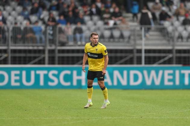 27 09 2025, xjcx, Herren, Fußball, Saison 2025 2026, 3 Liga, 8 Spieltag 1 FC Schweinfurt 1905 TSV Alemannia Aachen Marius Wegmann 33, Alemannia Aachen , DFL DFB regulations prohibit using photographs as image sequences or quasi video Schweinfurt Sachs Stadion Bayern Deutschland