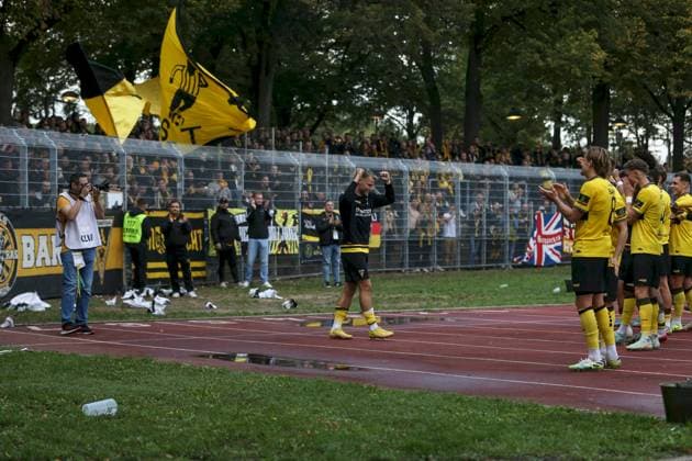 27 09 2025, xjcx, Herren, Fußball, Saison 2025 2026, 3 Liga, 8 Spieltag 1 FC Schweinfurt 1905 TSV Alemannia Aachen Mika Schroers 27, Alemannia Aachen , DFL DFB regulations prohibit using photographs as image sequences or quasi video Schweinfurt Sachs Stadion Bayern Germany