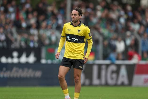 27 09 2025, xjcx, Herren, Fußball, Saison 2025 2026, 3 Liga, 8 Spieltag 1 FC Schweinfurt 1905 TSV Alemannia Aachen Gianluca Gaudino 10, Alemannia Aachen , DFL DFB regulations prohibit using photographs as image sequences or quasi video Schweinfurt Sachs Stadion Bayern Germany