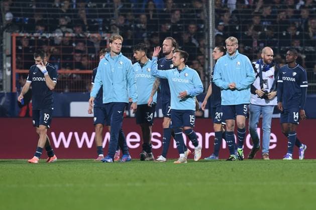 Soccer 2 Bundesliga 7 Matchday VfL Bochum Fortuna Düsseldorf on 27 09 2025 at Vonovia Ruhrstadion in Bochum Disappointed Bochum players leave the pitch DFL regulations prohibit any use of photographs as image sequences and or quasi video xRx