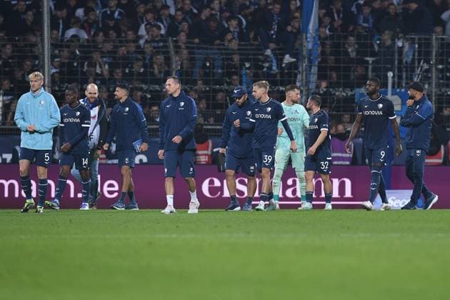 Soccer 2 Bundesliga 7 Matchday VfL Bochum Fortuna Düsseldorf on 27 09 2025 at Vonovia Ruhrstadion in Bochum Disappointed Bochum players leave the pitch DFL regulations prohibit any use of photographs as image sequences and or quasi video xRx