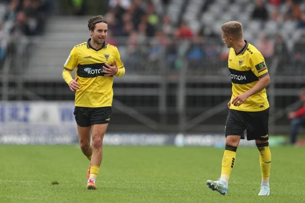 27 09 2025, xjcx, Herren, Fußball, Saison 2025 2026, 3 Liga, 8 Spieltag 1 FC Schweinfurt 1905 TSV Alemannia Aachen Gianluca Gaudino 10, Alemannia Aachen und Lukas Scepanik 7, Alemannia Aachen , DFL DFB regulations prohibit using photographs as image sequences or quasi video Schweinfurt Sachs Stadion Bayern Deutschland