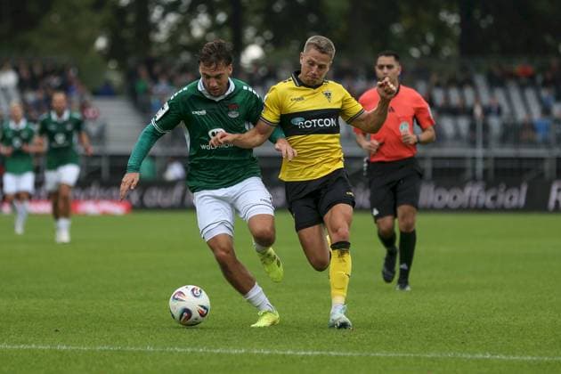 27 09 2025, xjcx, Herren, Fußball, Saison 2025 2026, 3 Liga, 8 Spieltag 1 FC Schweinfurt 1905 TSV Alemannia Aachen Tim Latteier 24, 1 FC Schweinfurt 1905 und Lukas Scepanik 7, Alemannia Aachen , DFL DFB regulations prohibit using photographs as image sequences or quasi video Schweinfurt Sachs Stadion Bayern Deutschland