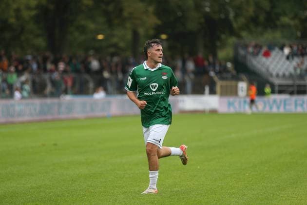 27 09 2025, xjcx, Herren, Fußball, Saison 2025 2026, 3 Liga, 8 Spieltag 1 FC Schweinfurt 1905 TSV Alemannia Aachen Nils Benedikt Piwernetz 19, 1 FC Schweinfurt 1905 , DFL DFB regulations prohibit using photographs as image sequences or quasi video Schweinfurt Sachs Stadion Bayern Germany