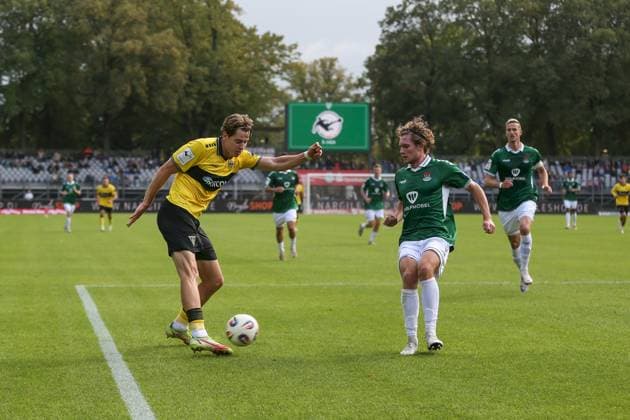 27 09 2025, xjcx, Herren, Fußball, Saison 2025 2026, 3 Liga, 8 Spieltag 1 FC Schweinfurt 1905 TSV Alemannia Aachen Marc Richter 20, Alemannia Aachen und Devin Angleberger 3, 1 FC Schweinfurt 1905 , DFL DFB regulations prohibit using photographs as image sequences or quasi video Schweinfurt Sachs Stadion Bayern Deutschland