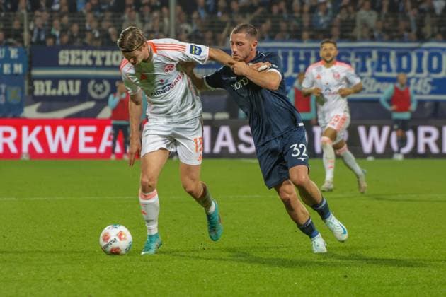 27 09 2025, xgrfx, Soccer 2 Bundesliga, VfL Bochum Fortuna Duesseldorf v l Cedric Itten Fortuna Düsseldorf , Maximilian Wittek VfL Bochum DFL DFB REGULATIONS PROHIBIT ANY USE OF PHOTOGRAPHS as IMAGE SEQUENCES and or QUASI VIDEO Bochum