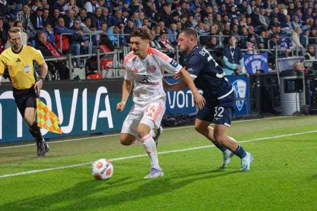 27 09 2025, xgrfx, Soccer 2 Bundesliga, VfL Bochum Fortuna Duesseldorf v l Florent Muslija Fortuna Düsseldorf , Maximilian Wittek VfL Bochum DFL DFB REGULATIONS PROHIBIT ANY USE OF PHOTOGRAPHS as IMAGE SEQUENCES and or QUASI VIDEO Bochum
