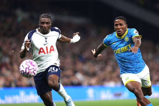 Tottenham Hotspur gegen Wolverhampton Wanderers 27. September 2025 London Premier League Fußball Tottenham Hotspur gegen Wolverhampton Wanderers Mohammed Kudus von Tottenham Hotspur und Jackson Tchatchoua von Wolverhampton Wanderers Foto  Copyright: xMarkxLeechxOffside