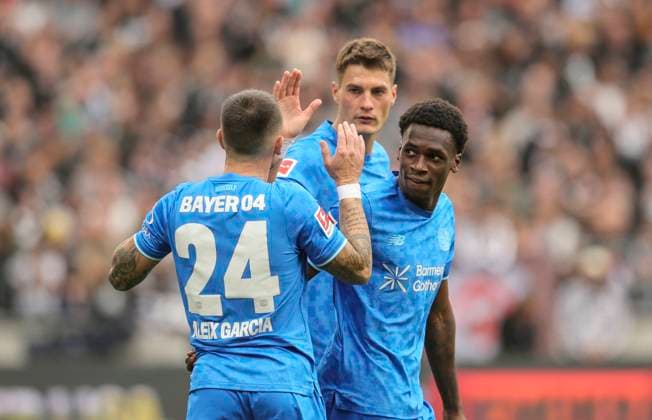 Photo Goal celebration at the 1 2 winning goal by Ernest POKU Leverkuen left Aleix GARCIA , back Patrik Schick Soccer 1 Bundesliga , Matchday 5 on Sat 27 09 2025 FC St Pauli Bayer 04 Leverkusen 1 2