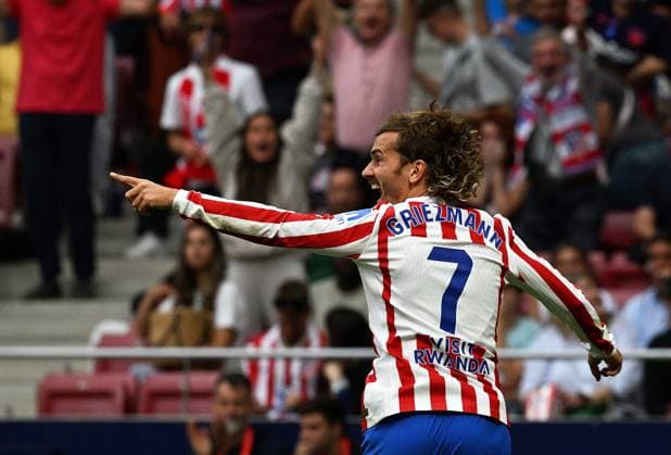 September 27, 2025, Madrid, Madrid, Spain: Atletico Madrid s French forward ANTOINE GRIEZMANN celebrates with teammates scoring his team s fifth goal during the Spanish league football match between Club Atletico de Madrid and Real Madrid CF at the Metropolitano stadium. Madrid Spain - ZUMAd308 20250927_zsp_d308_026 Copyright: xJuanxCarlosxLucasx