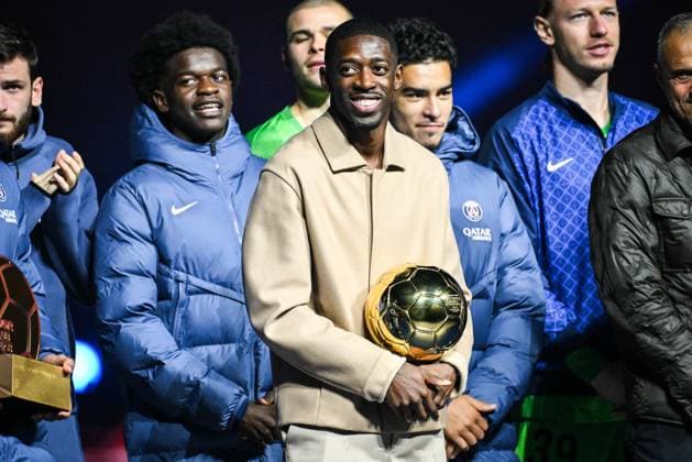 September 27, 2025, Paris, France, France: Ousmane DEMBELE of PSG celebrates with the Ballon d Or trophy during the Ligue 1 match between Paris Saint-Germain (PSG) and AJ Auxerre at Parc des Princes Stadium on September 27, 2025 in Paris, France. Paris France - ZUMAm308 20250927_zsp_m308_028 Copyright: xMatthieuxMirvillex