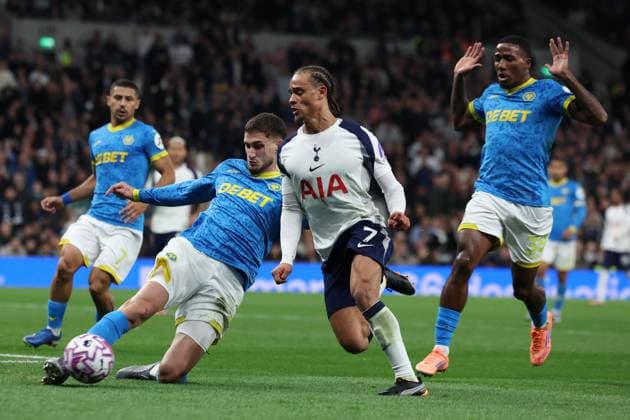 London, England, 27th September 2025. Santiago Bueno of Wolverhampton Wanderers and Xavi Simons of Tottenham Hotspur challenge for the ball during the Tottenham Hotspur vs Wolverhampton Wanderers Premier League match at the Tottenham Hotspur Stadium, London. Picture credit should read: Paul Terry Sportimage EDITORIAL USE ONLY. No use with unauthorised audio, video, data, fixture lists, club league logos or live services. Online in-match use limited to 120 images, no video emulation. No use in betting, games or single club league player publications. SPI_067_PT_Tottenham_Wolves SPI-4168-0067