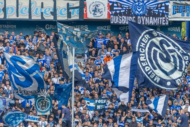 Duisburg, Germany 27 September 2025 3 Liga 2025 2026 MSV Duisburg vs FC Ingolstadt 04 In the picture MSV fans waving their flags in the Fankurve DFB regulations prohibit any use of photographs as image sequences and or quasi video Schauinsland Reisen Arena Nordrhein Westfalen Copyright: xFotostandx xSchäferx