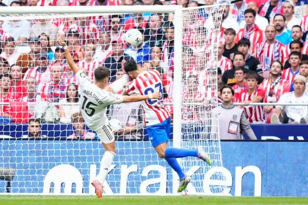 Atletico de Madrid v Real Madrid CF - LaLiga EA Sports Arda Guler attacking midfield of Real Madrid and Turkey makes a penalty fault over Nico Gonzalez right winger of Atletico de Madrid and Argentina er during the LaLiga EA Sports match between Atletico de Madrid and Real Madrid CF at Riyadh Air Metropolitano on September 27, 2025 in Madrid, Spain. Madrid Spain  Copyright: xJosexBretonx originalFilename:bretonhernandez-atletico250927_npBYo.jpg