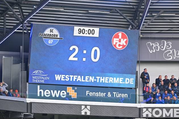 Paderborn, Home Deluxe Arena, 27 09 25, GER, Herren, 2 Bundesliga, Saison 2025 2026, SC Paderborn 07 1 FC Kaiserslautern Bild Anzeigetafel mit Endstand 2 0 DFL regulations prohibit any use of photographs as image sequences and or quasi video NRW Deutschland