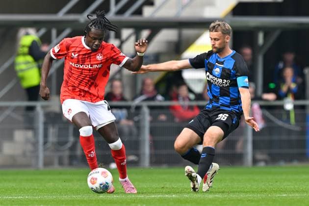 Paderborn, Home Deluxe Arena, 27 09 25, GER, Herren, 2 Bundesliga, Saison 2025 2026, SC Paderborn 07 1 FC Kaiserslautern Bild v li im Zweikampf Richmond TACHIE Kaiserslautern und Sebastian KLAAS Paderborn DFL regulations prohibit any use of photographs as image sequences and or quasi video NRW Deutschland