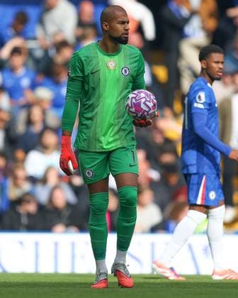 London, England, September 27 2025: Goalkeeper Robert Sanchez (1 Chelsea) during the Premier League game between Chelsea and Brighton & Hove Albion at Stamford Bridge in London, England. (Photo by Jay Patel Sports Press Photo SPP) Copyright: xJayxPatel SportsxPressxPhoto SPPx Sportspressphoto_SPR33617