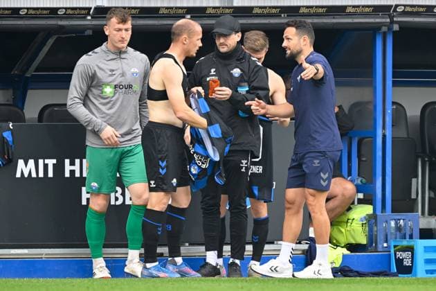 Paderborn, Home Deluxe Arena, 27 09 25, GER, Herren, 2 Bundesliga, Saison 2025 2026, SC Paderborn 07 1 FC Kaiserslautern Bild v li Sven MICHEL Paderborn und Trainer Ralf KETTEMANN Paderborn DFL regulations prohibit any use of photographs as image sequences and or quasi video NRW Deutschland