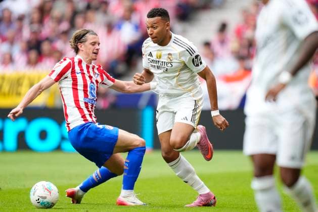 Atletico de Madrid v Real Madrid CF - LaLiga EA Sports Kylian Mbappe centre-forward of Real Madrid and France and Conor Gallagher central midfield of Atletico de Madrid and England compete for the ball during the LaLiga EA Sports match between Atletico de Madrid and Real Madrid CF at Riyadh Air Metropolitano on September 27, 2025 in Madrid, Spain. Madrid Spain  Copyright: xJosexBretonx originalFilename:bretonhernandez-atletico250927_npio4.jpg