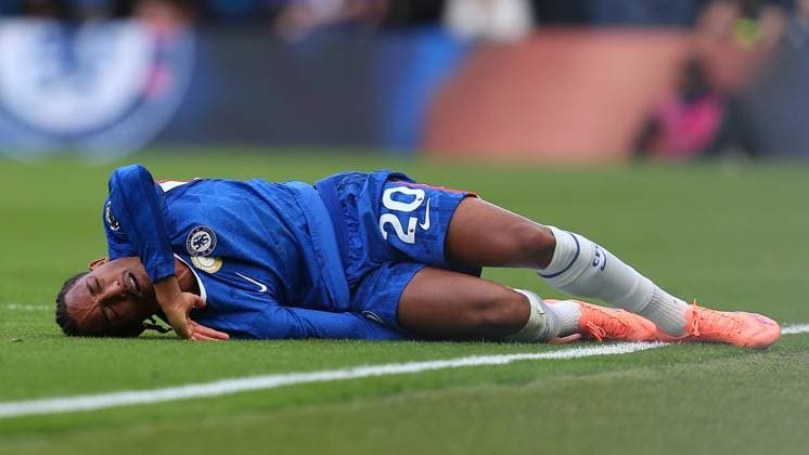 London, England, September 27 2025: Joao Pedro (20 Chelsea) on the floor in pain after being tackled by Ferdi Kad?oglu (24 Brighton & Hove Albion) during the Premier League game between Chelsea and Brighton & Hove Albion at Stamford Bridge in London, England. (Photo by Jay Patel Sports Press Photo SPP) Copyright: xJayxPatel SportsxPressxPhoto SPPx Sportspressphoto_SPR33625
