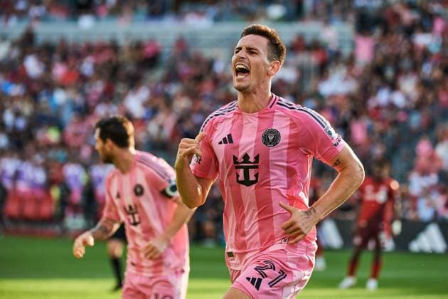 September 27, 2025, Toronto, On, Canada: Inter Miami s Tadeo Allende (21) celebrates after scoring against Toronto FC during first half MLS, Fussball Herren, USA action in Toronto, on Saturday, Sept. 27, 2025. Canada News - September 27, 2025 - ZUMAc35_ 20250927_zaf_c35_084 Copyright: xSammyxKoganx